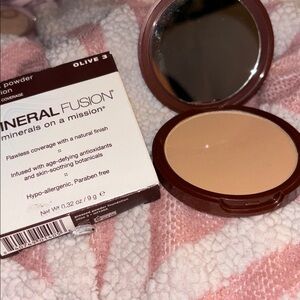 Mineral Fusion Pressed Powder Foundation - Olive 3